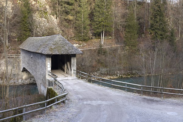 Le Pont qui Branle, covered wooden bridge Pont du Chatelet, Gruyeres, Fribourg, Switzerland, Europe