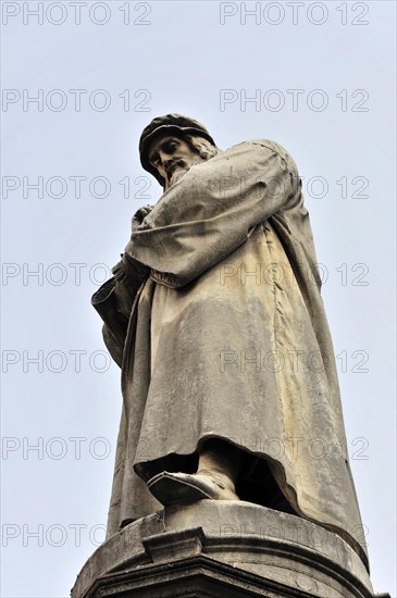 Monument by Pietro Magni, Leonardo da Vinci from 1872, Piazza della Scala, Milan, Italy, Europe