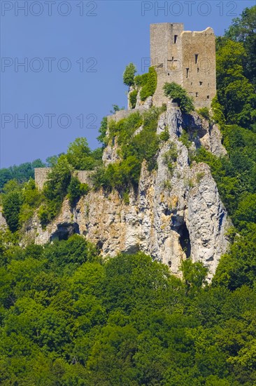 Ruin Reussenstein, ruin of a rock castle above Neidlingen, rock above the Neidlingen valley, ministerial castle of the Teck dominion, historical building, Neidlingen, Swabian Alb, Baden-Wuerttemberg, Germany, Europe