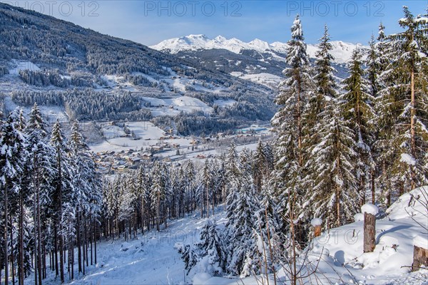 Winter landscape with a view of the valley from the Gasteiner Hoehenweg, Bad Gastein, Gastein Valley, Hohe Tauern National Park, Salzburg Province, Austria, Europe