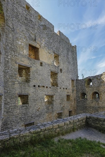 Ruin Reussenstein, ruin of a rock castle above Neidlingen, rock above the Neidlingen valley, ministerial castle of the Teck lordship, wall, stones, historical building, Neidlingen, Swabian Alb, Baden-Wuerttemberg, Germany, Europe