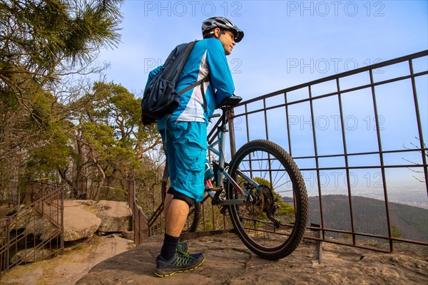 Mountain bikers on the viewing platform at Orensfels, Palatinate Forest