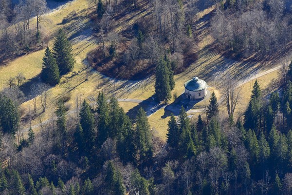 Reisacher Wasserschloesschen, moated castle, Montgolfiade Tegernseer Tal, Balloon Week Tegernsee, near Weyarn, Bavarian Oberland, Upper Bavaria, Bavaria, Germany, Europe