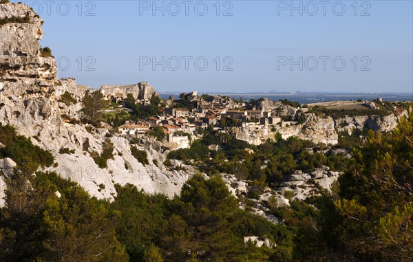 Les Baux-de-Provence in the evening sun, Alpilles, Bouches-du-Rhone, Provence, France, Europe