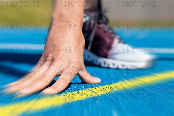 Close-up of an athlete in front of the start of a race (symbolic image)