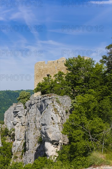 Ruin Reussenstein, ruin of a rock castle above Neidlingen, rock above the Neidlingen valley, ministerial castle of the Teck dominion, Neidlingen, Swabian Alb, Baden-Wuerttemberg, Germany, Europe