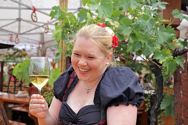 Symbolic image: Woman in traditional traditional costume at a wine festival (Brezelfest Speyer)