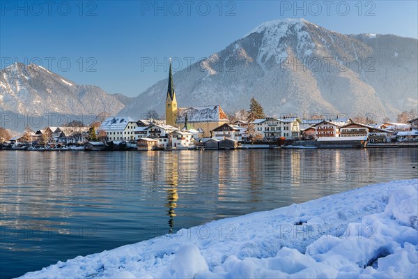 Snowy winter view of Malerwinkel with parish church and Wallberg 1722m, Rottach-Egern, Tegernsee, Tegernsee Valley, Bavarian Alps, Upper Bavaria, Bavaria, Germany, Europe