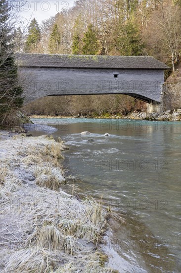 Le Pont qui Branle, covered wooden bridge Pont du Chatelet, Gruyeres, Fribourg, Switzerland, Europe