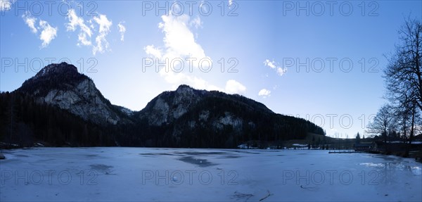 Winter mood, frozen Gleinkersee, panoramic shot, the lake peak in the background, Spital am Pyhrn, Totes Gebirge, Pyhrn-tidal creek region, Pyhrn-Eisenwurzen, Traunviertel, Upper Austria, Austria, Europe