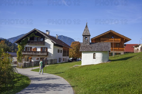 Graseck Alm with huts, chapel and hiking trail, Garmisch-Partenkirchen, Werdenfelser Land, Upper Bavaria, Bavaria, Germany, Europe