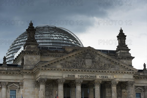 German Bundestag, Reichstag, Reichstag building under a gloomy sky, crisis, weather, bad weather, gloomy, thunderstorm, storm, dark clouds, dramatic, historical, history, sight, attraction, landmark, politics, Berlin, Germany, Europe