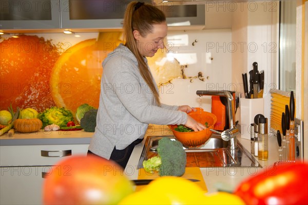 Vegan cooking: Young woman prepares lamb's lettuce