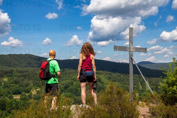 Hikers at the summit of the Hockerstein in the Palatinate Forest