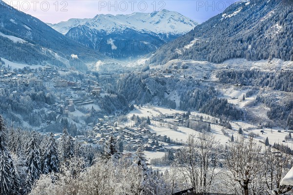 Winter landscape with view into the valley to the village and Radhausberg 2613m from the Gasteiner Hoehenweg, Bad Gastein, Gastein Valley, Hohe Tauern National Park, Salzburg Province, Austria, Europe