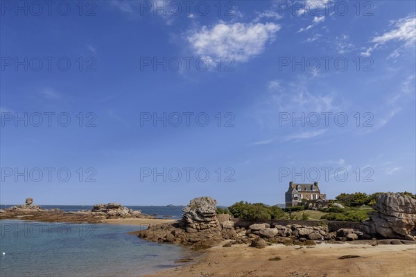 Ile Renote peninsula, Tregastel, Cote de Granit Rose, Cotes-dArmor department, Brittany, France, Europe
