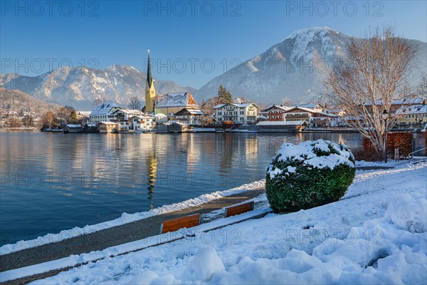 Snowy winter view of Malerwinkel with parish church and Wallberg 1722m, Rottach-Egern, Tegernsee, Tegernsee Valley, Bavarian Alps, Upper Bavaria, Bavaria, Germany, Europe