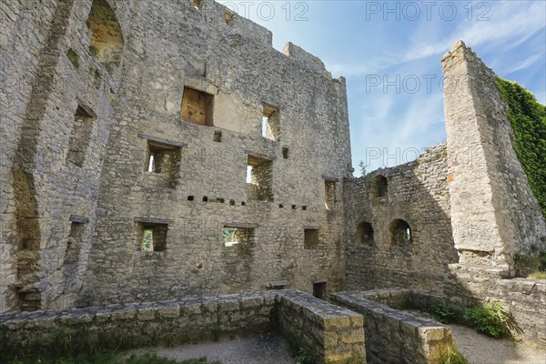 Ruin Reussenstein, ruin of a rock castle above Neidlingen, rock above the Neidlingen valley, ministerial castle of the Teck lordship, wall, stones, historical building, Neidlingen, Swabian Alb, Baden-Wuerttemberg, Germany, Europe