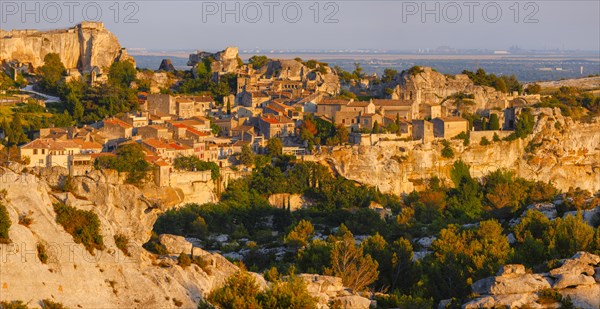 Les Baux-de-Provence in the evening sun, Alpilles, Bouches-du-Rhone, Provence, France, Europe