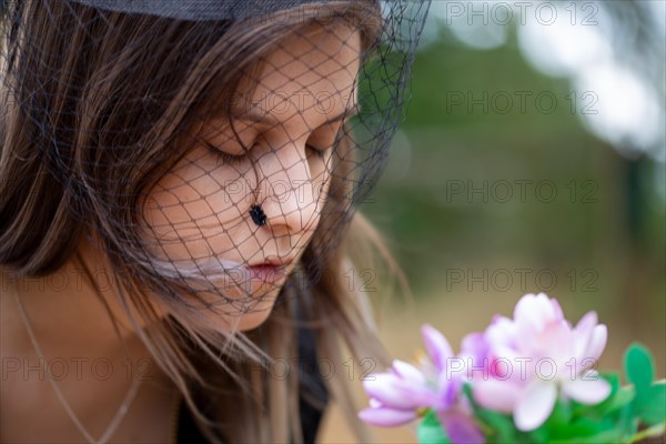 Close-up of a grieving young woman with a mourning veil (symbolic image)