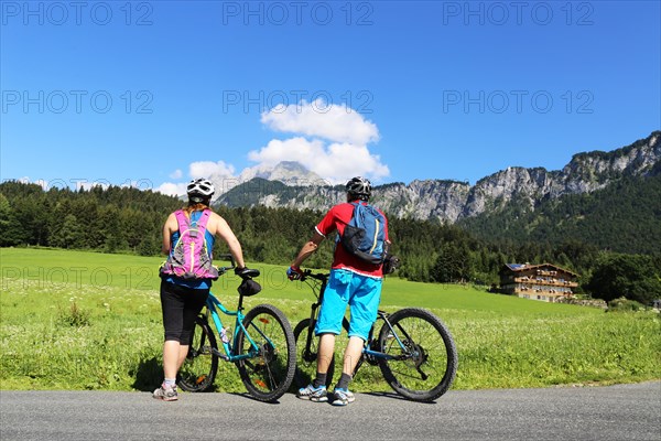 Mountain bikers enjoy the panorama from the Wilder Kaiser