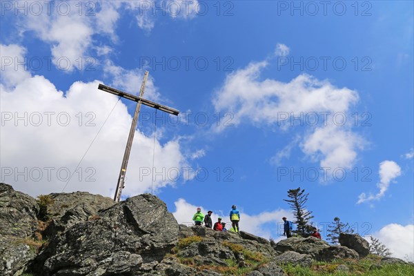 Participants of the Trans Bayerwald from the DAV Summit Club take a break on the summit of the Muehlriegel in the Bavarian Forest