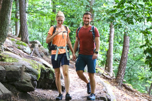 Symbolic image: Young couple hiking in the Palatinate Forest, here on the fifth stage of the Palatinate Wine Trail between Neustadt an der Weinstrasse and St. Martin