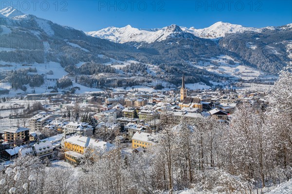 Winter panorama of the village from the Gasteiner Hoehenweg with Goldberg group, Bad Hofgastein, Gastein valley, Hohe Tauern, Salzburg province, Austria, Europe