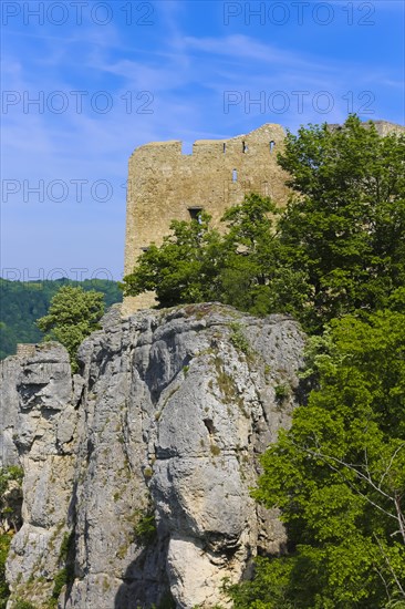 Ruin Reussenstein, ruin of a rock castle above Neidlingen, rock above the Neidlingen valley, ministerial castle of the Teck dominion, Neidlingen, Swabian Alb, Baden-Wuerttemberg, Germany, Europe