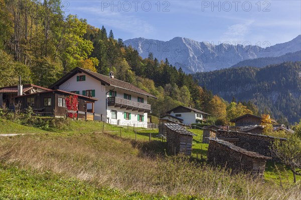 Graseck Alm with huts, Dreitorspitze and Wetterstein mountains, Garmisch-Partenkirchen, Werdenfelser Land, Upper Bavaria, Bavaria, Germany, Europe