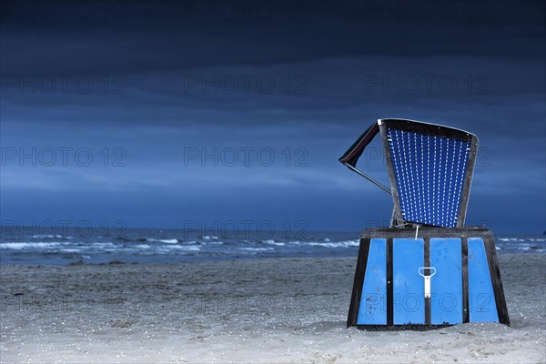Beach chair on the Baltic Sea coast, beach, empty, nobody, crisis, bad weather, cloudy, cloudy, bad weather, tourism crisis, holiday, beach holiday, summer holiday, rainy, thunderstorm, storm, dark, sky, blue, coast, sea, travel, Mecklenburg-Vorpommern, Germany, Europe