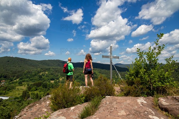 Hikers at the summit of the Hockerstein in the Palatinate Forest