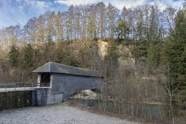 Le Pont qui Branle, covered wooden bridge Pont du Chatelet, Gruyeres, Fribourg, Switzerland, Europe