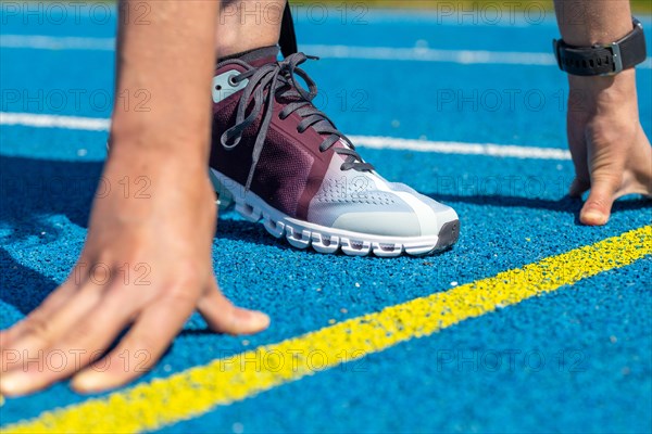 Close-up of an athlete in front of the start of a race (symbolic image)