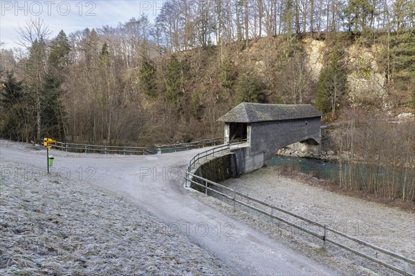 Le Pont qui Branle, covered wooden bridge Pont du Chatelet, Gruyeres, Fribourg, Switzerland, Europe