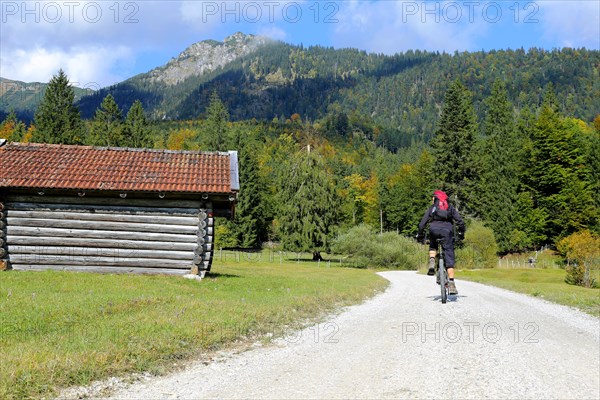 Mountain bikers near Garmisch on the way to the Enning-Alm