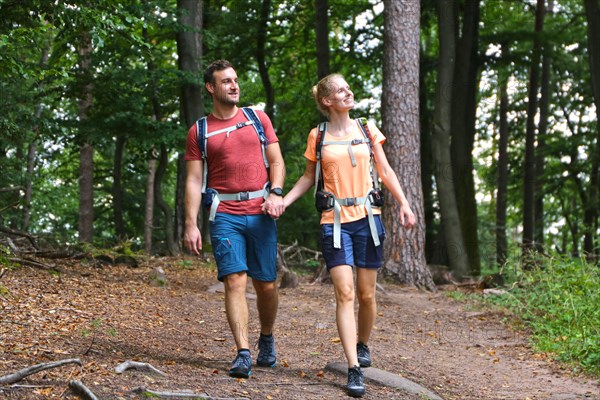 Symbolic image: Young couple hiking in the Palatinate Forest, here on the fifth stage of the Palatinate Wine Trail between Neustadt an der Weinstrasse and St. Martin