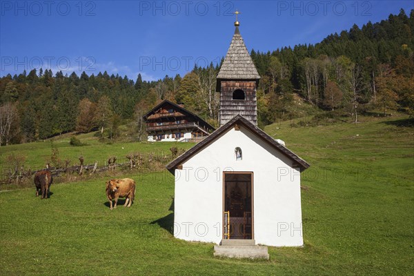 Graseck Alm with huts, chapel and hiking trail, Garmisch-Partenkirchen, Werdenfelser Land, Upper Bavaria, Bavaria, Germany, Europe