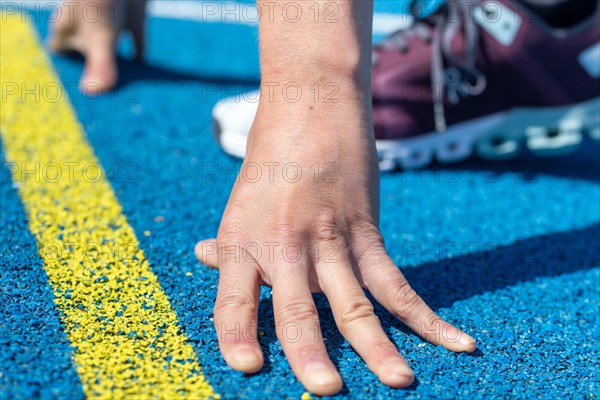 Close-up of an athlete in front of the start of a race (symbolic image)