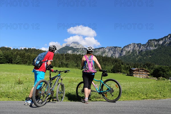 Mountain bikers enjoy the panorama from the Wilder Kaiser