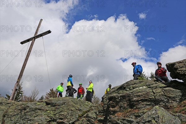 Participants of the Trans Bayerwald from the DAV Summit Club take a break on the summit of the Muehlriegel in the Bavarian Forest