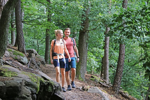 Symbolic image: Young couple hiking in the Palatinate Forest, here on the fifth stage of the Palatinate Wine Trail between Neustadt an der Weinstrasse and St. Martin