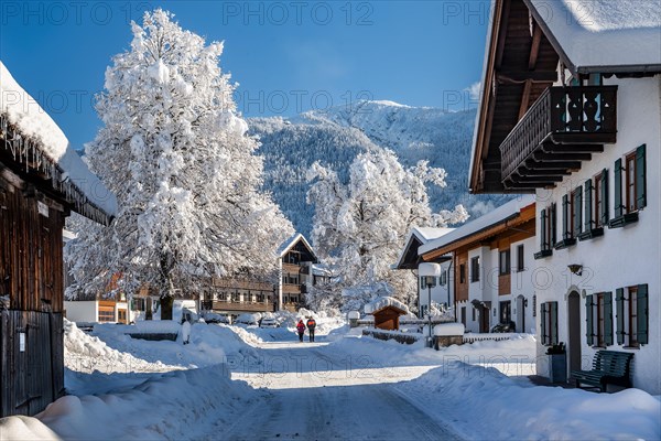 Winter village street with Heimgarten 1791m, Ohlstadt, Loisachtal, The Blue Country, Bavarian Alps, Upper Bavaria, Bavaria, Germany, Europe