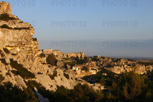 Les Baux-de-Provence in the evening sun, Alpilles, Bouches-du-Rhone, Provence, France, Europe