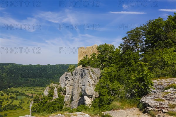 Ruin Reussenstein, ruin of a rock castle above Neidlingen, rock above the Neidlingen valley, ministerial castle of the Teck dominion, Neidlingen, Swabian Alb, Baden-Wuerttemberg, Germany, Europe