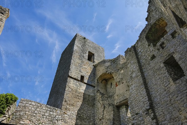 Ruin Reussenstein, ruin of a rock castle above Neidlingen, rock above the Neidlingen valley, ministerial castle of the Teck lordship, wall, stones, historical building, Neidlingen, Swabian Alb, Baden-Wuerttemberg, Germany, Europe