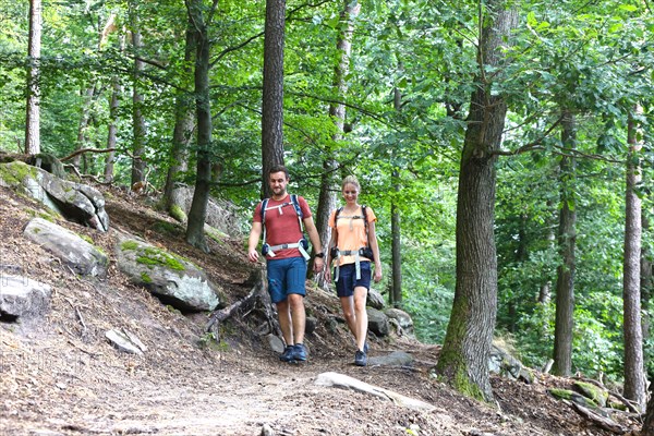 Symbolic image: Young couple hiking in the Palatinate Forest, here on the fifth stage of the Palatinate Wine Trail between Neustadt an der Weinstrasse and St. Martin