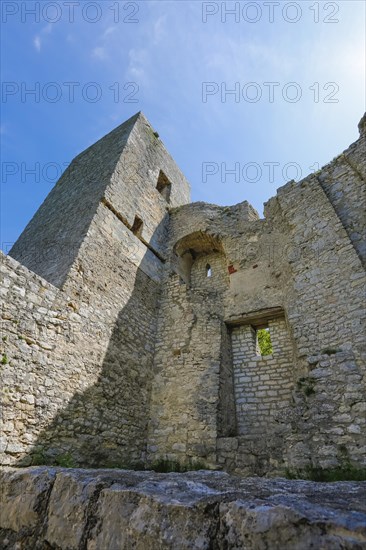 Ruin Reussenstein, ruin of a rock castle above Neidlingen, rock above the Neidlingen valley, ministerial castle of the Teck lordship, wall, stones, historical building, Neidlingen, Swabian Alb, Baden-Wuerttemberg, Germany, Europe