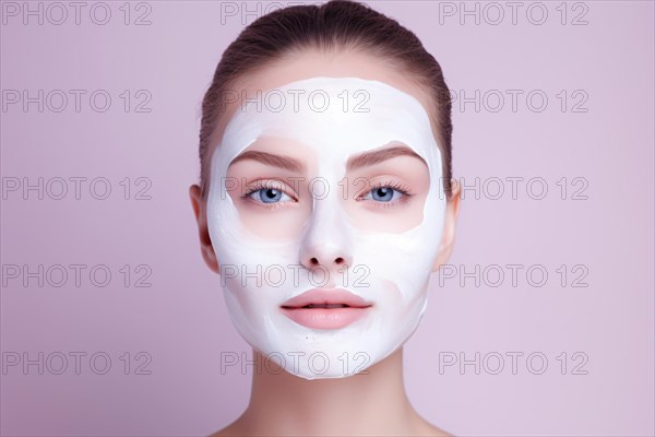 Portrait of young woman with white beuaty face mask. KI generiert, generiert AI generated