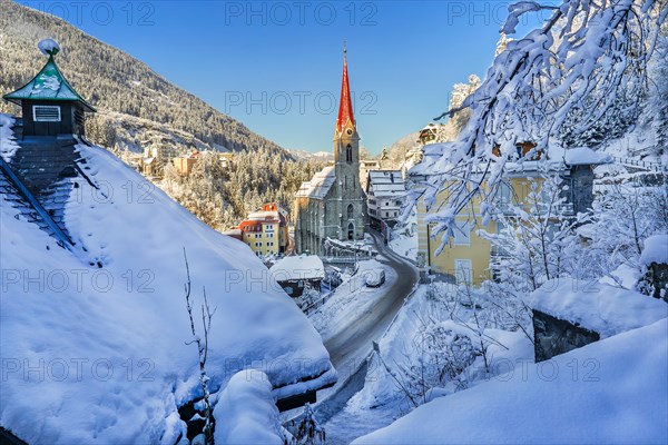 Parish church in the snow-covered town centre, Bad Gastein, Gastein Valley, Hohe Tauern National Park, Salzburg Province, Austria, Europe